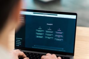 Partner This AI Logo Generator With ChatGPT